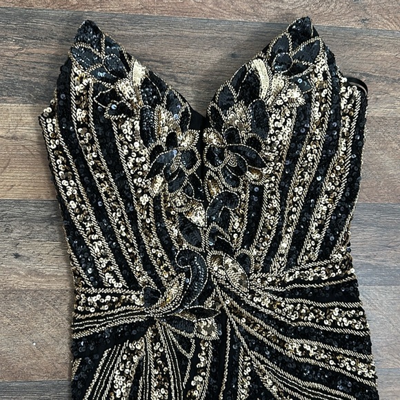 Ashley Lauren 11236 size 6 V Neck Slit Beaded Sequin Prom Dress Pageant Gown - Picture 2 of 15